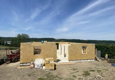 Construisez votre maison en blocs de bois isolés !